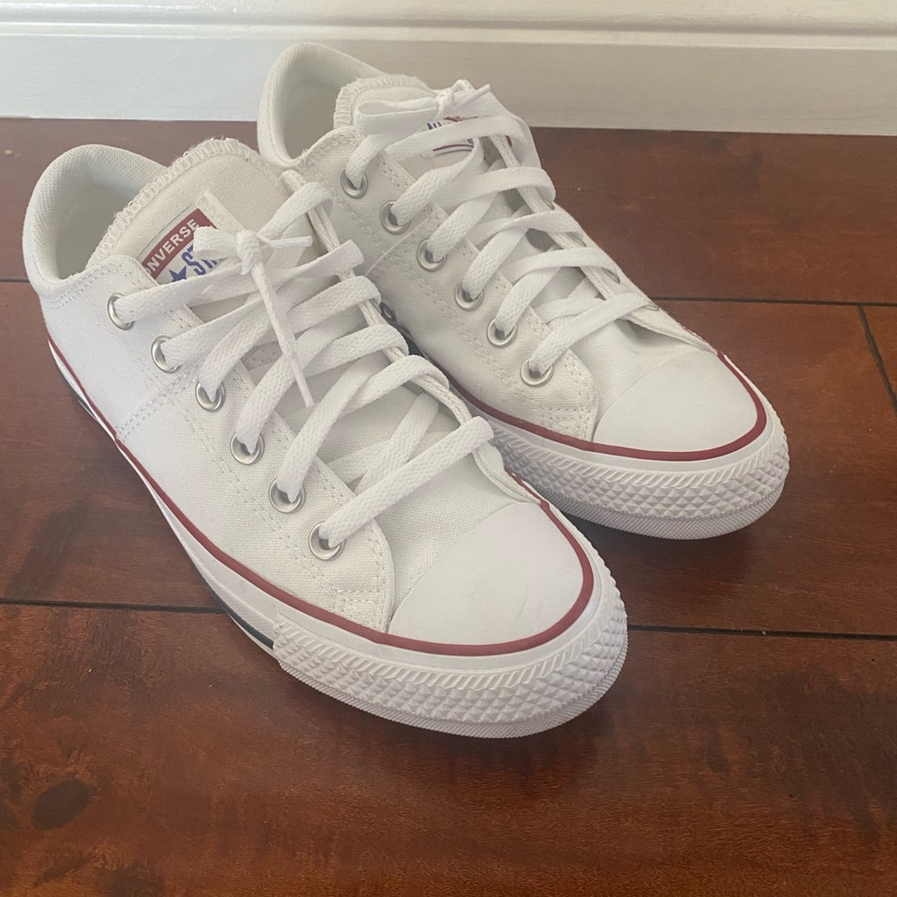 Size 8 women’s converse